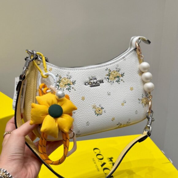 NWT Coach Teri series 24 shoulder bag with Charm - Picture 3 of 9